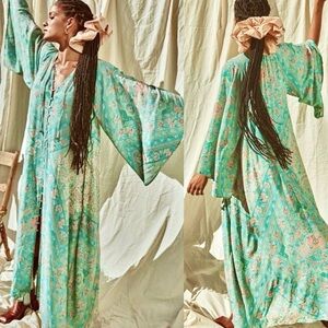 🌺🎉HP🎉🌺 NWOT Spell Farrah Half Moon Gown Aqua